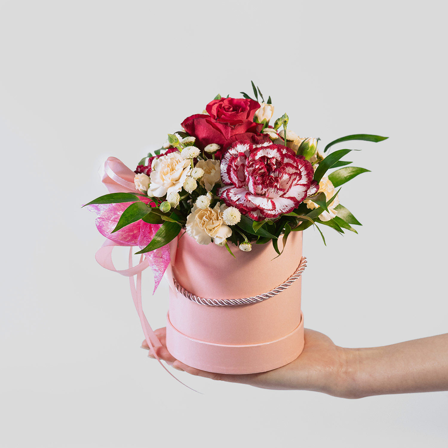 Flower box różowy – róża i goździki – Kwiaciarnia Bukiecik Jawor