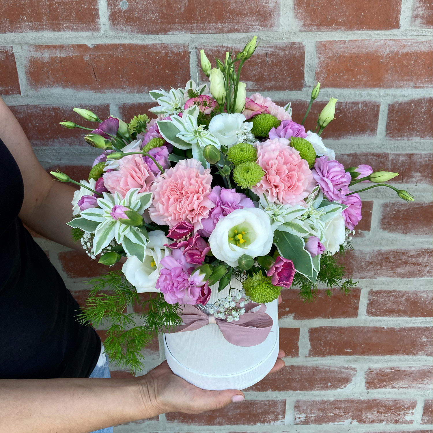 Flower box biały – kwiaty mieszane – Kwiaciarnia Bukiecik Jawor